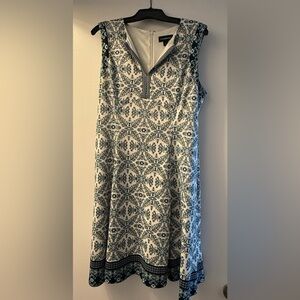 Liz Claiborne Blue and White Sleeveless Pattern Dress